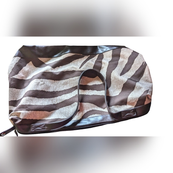 🦓 Chic Zebra Stripe Tote Bag - Cream & Brown with Full Zipper Top 🤎 - Picture 4 of 11